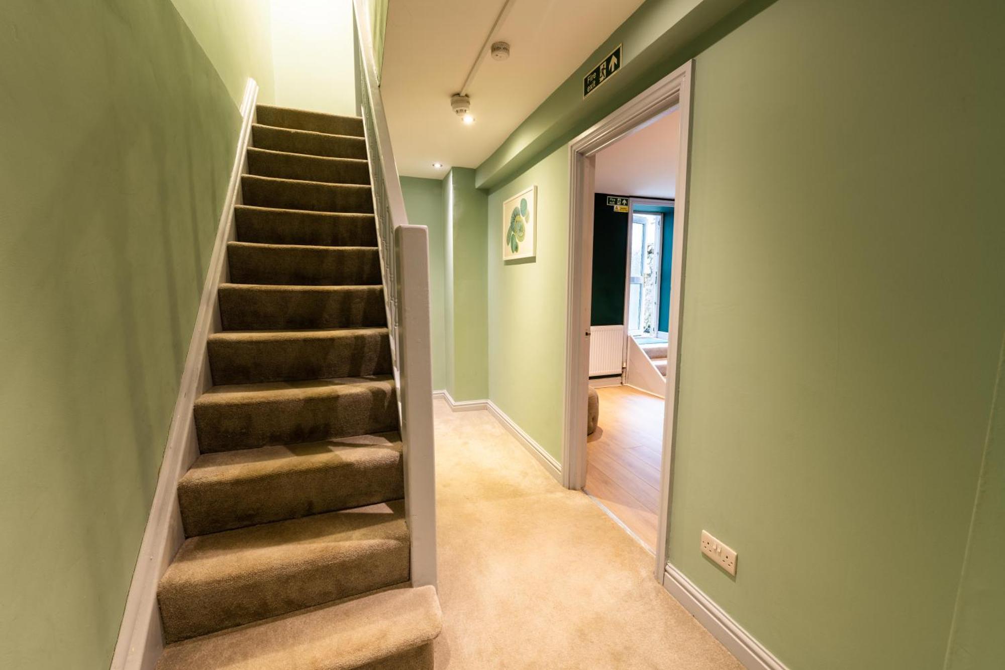 Aaron Wise - 17 Fitzhamon Apartments Cardiff Bagian luar foto
