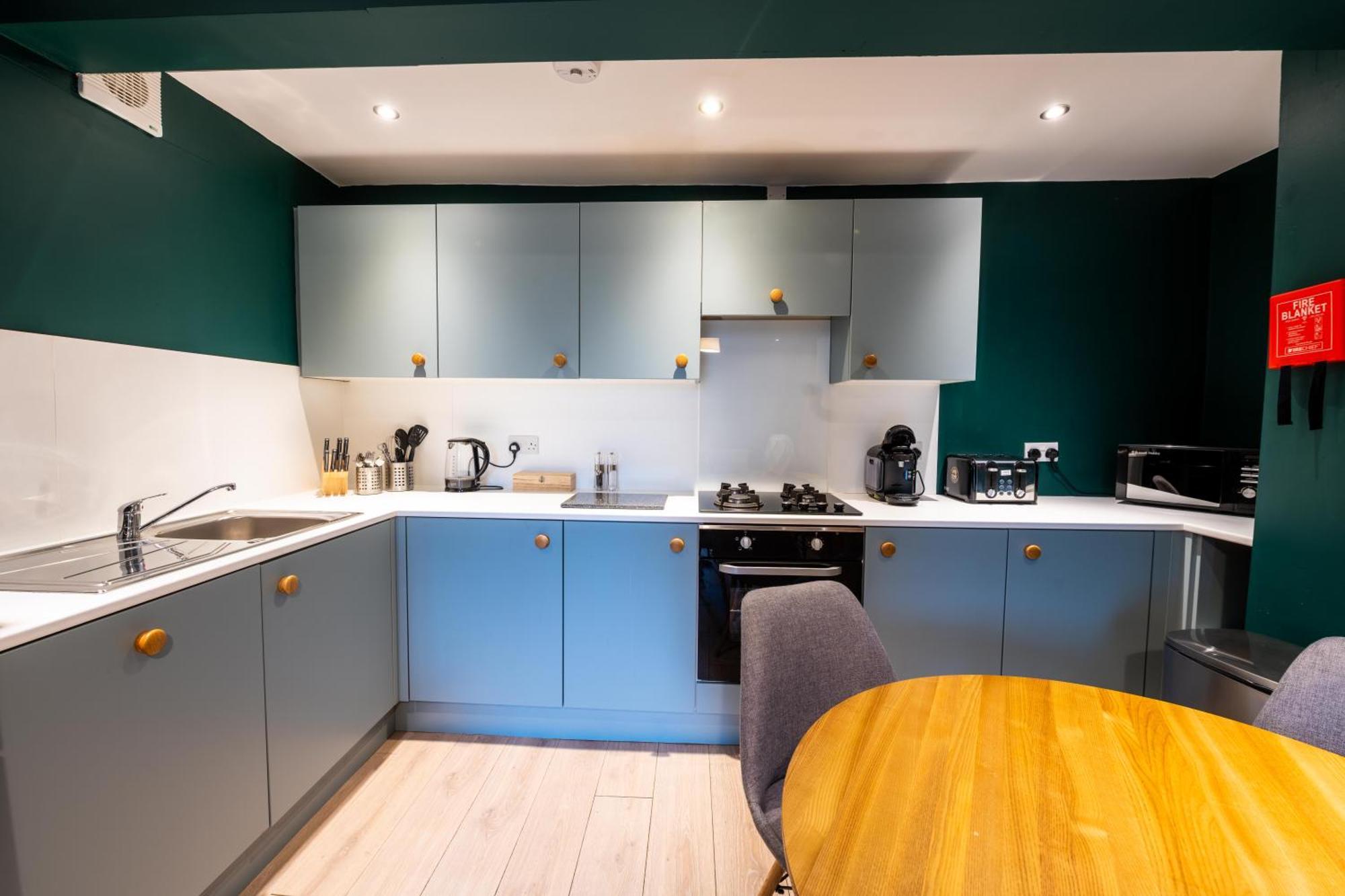 Aaron Wise - 17 Fitzhamon Apartments Cardiff Bagian luar foto