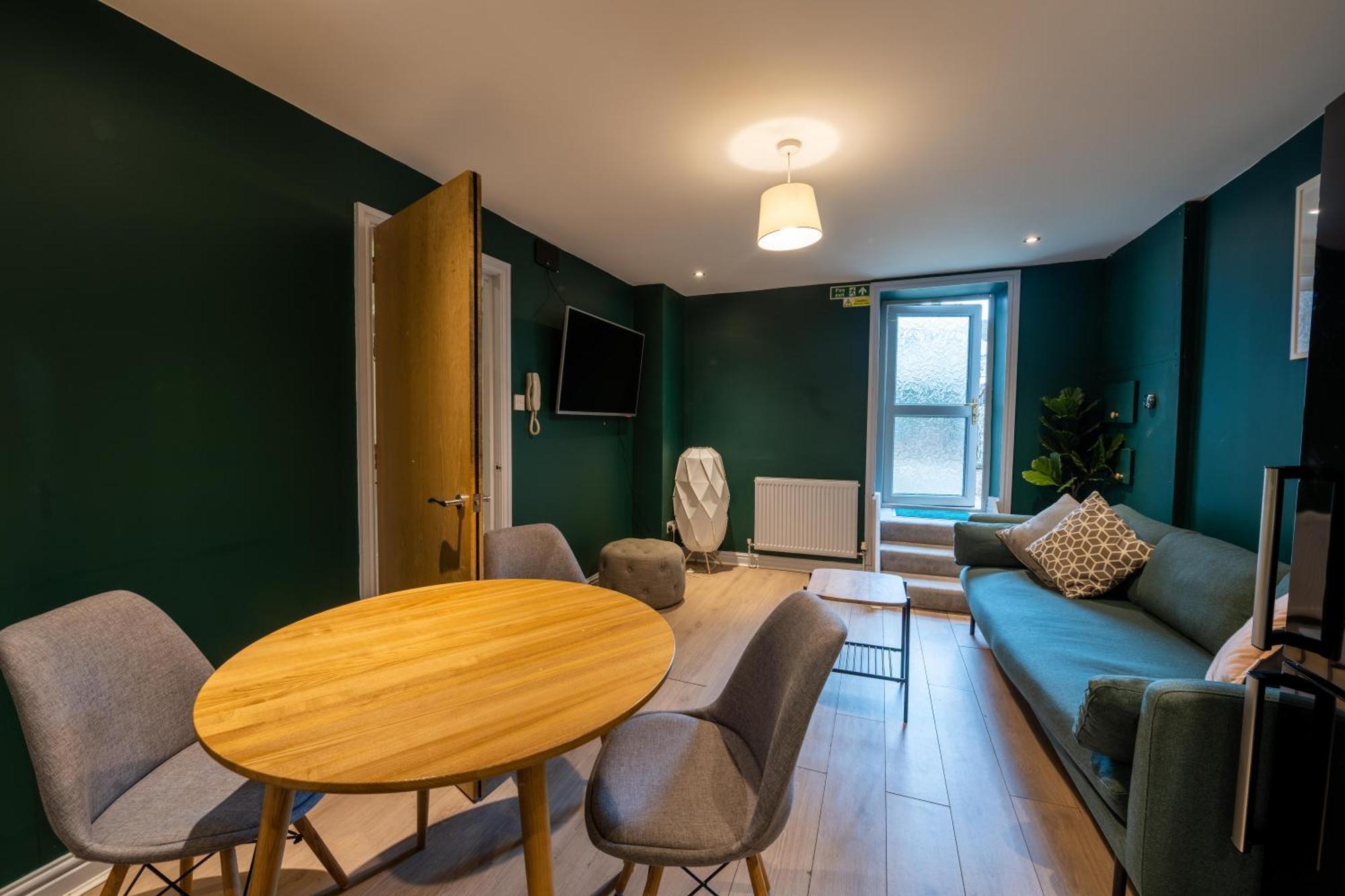 Aaron Wise - 17 Fitzhamon Apartments Cardiff Bagian luar foto