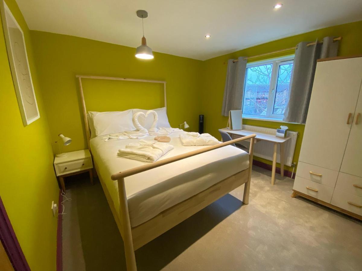 Aaron Wise - 17 Fitzhamon Apartments Cardiff Bagian luar foto