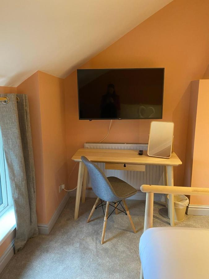 Aaron Wise - 17 Fitzhamon Apartments Cardiff Bagian luar foto