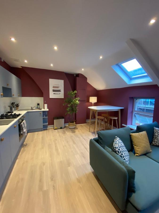 Aaron Wise - 17 Fitzhamon Apartments Cardiff Bagian luar foto