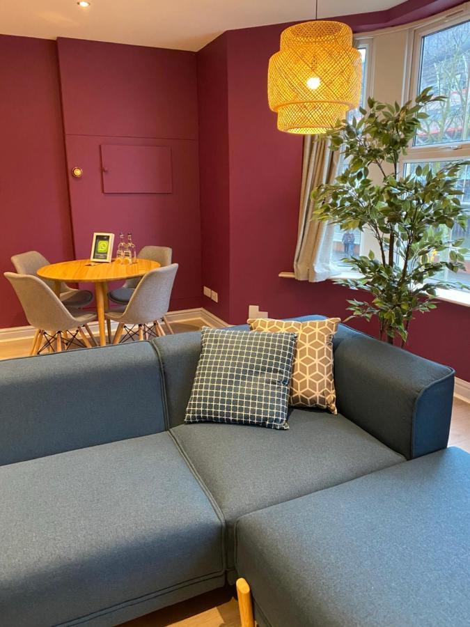 Aaron Wise - 17 Fitzhamon Apartments Cardiff Bagian luar foto
