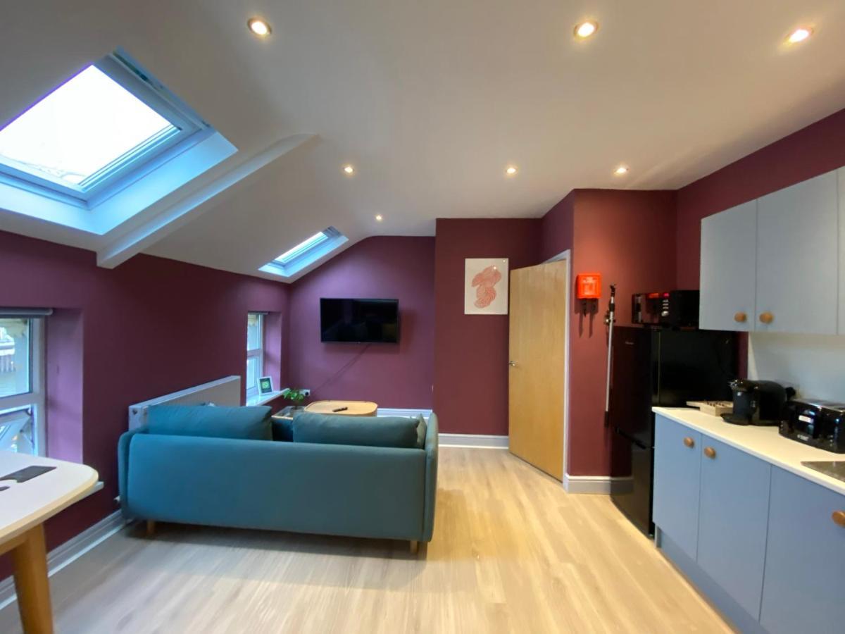 Aaron Wise - 17 Fitzhamon Apartments Cardiff Bagian luar foto