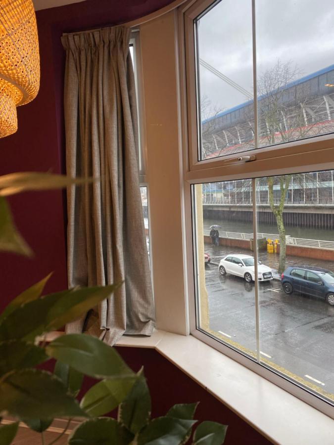 Aaron Wise - 17 Fitzhamon Apartments Cardiff Bagian luar foto