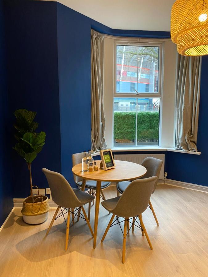 Aaron Wise - 17 Fitzhamon Apartments Cardiff Bagian luar foto