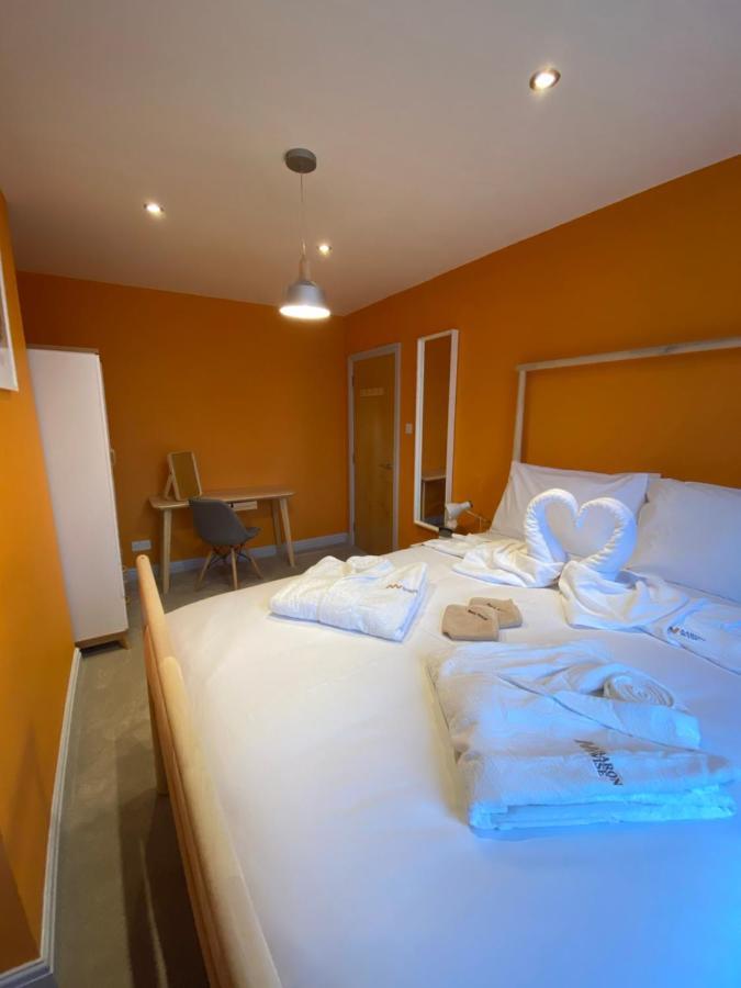 Aaron Wise - 17 Fitzhamon Apartments Cardiff Bagian luar foto