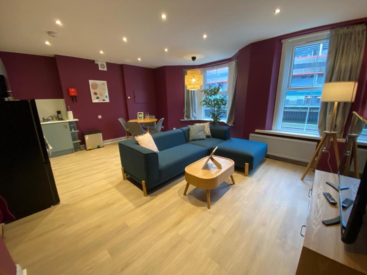 Aaron Wise - 17 Fitzhamon Apartments Cardiff Bagian luar foto