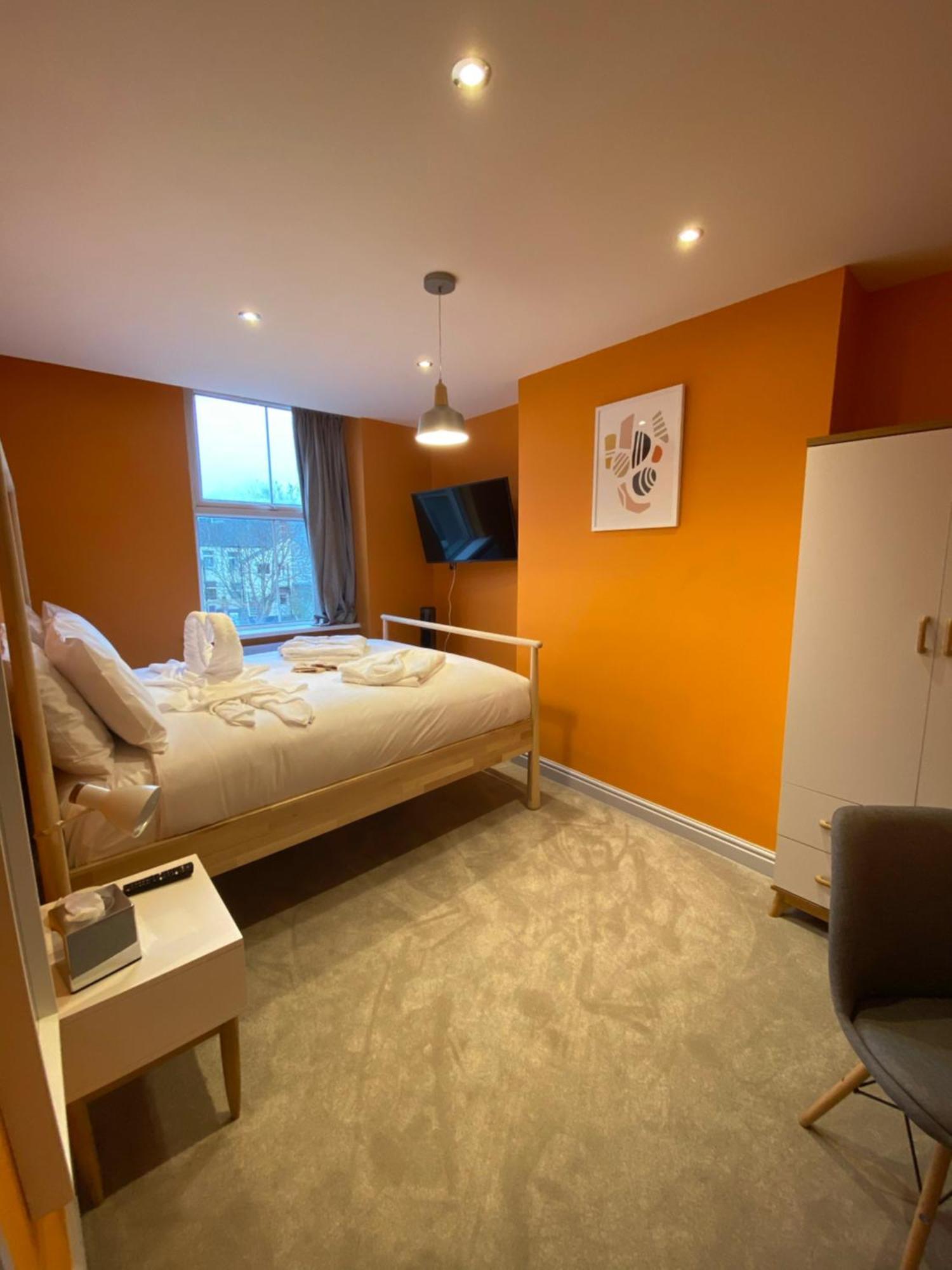 Aaron Wise - 17 Fitzhamon Apartments Cardiff Bagian luar foto