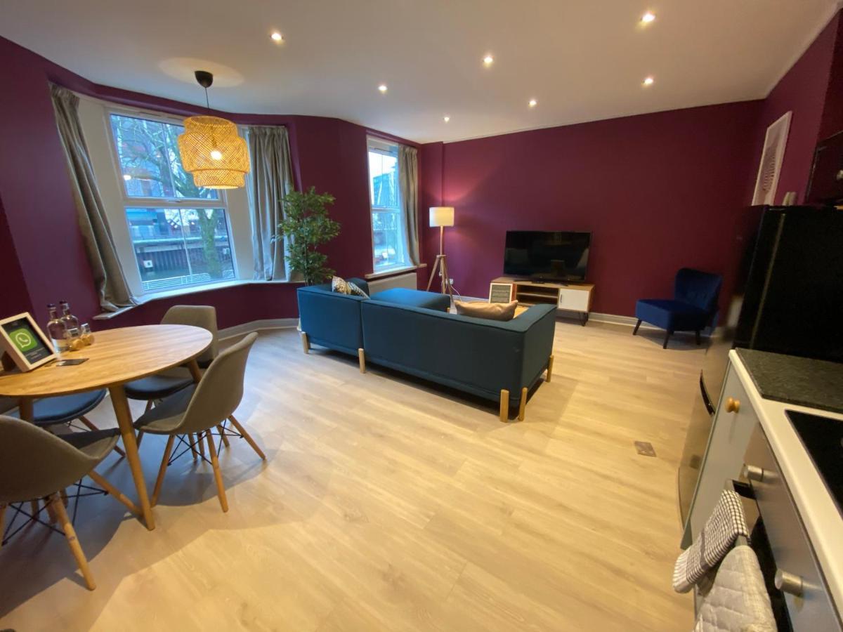 Aaron Wise - 17 Fitzhamon Apartments Cardiff Bagian luar foto